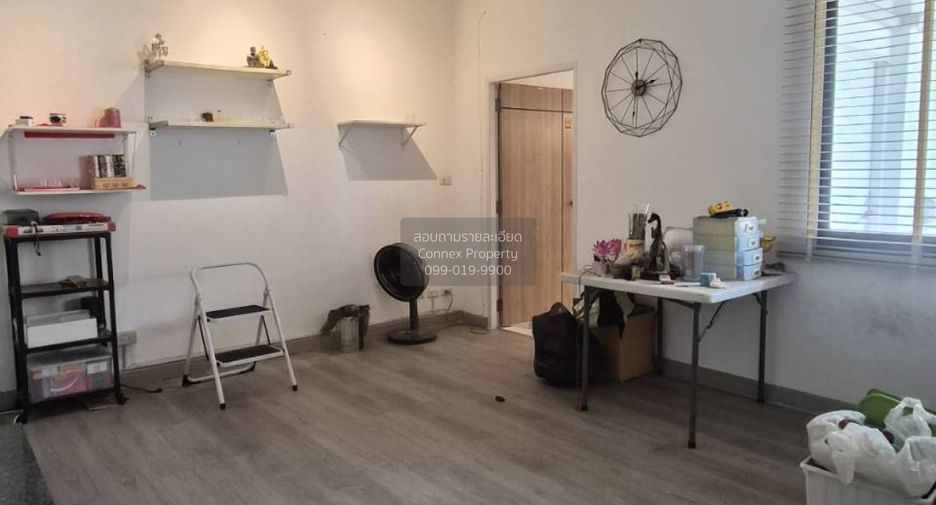 For sale 3 bedrooms townhouse in Wang Thonglang, Bangkok
