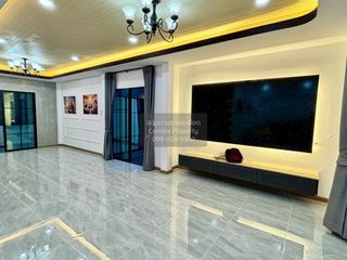 For sale 4 bedrooms house in Khlong Sam Wa, Bangkok