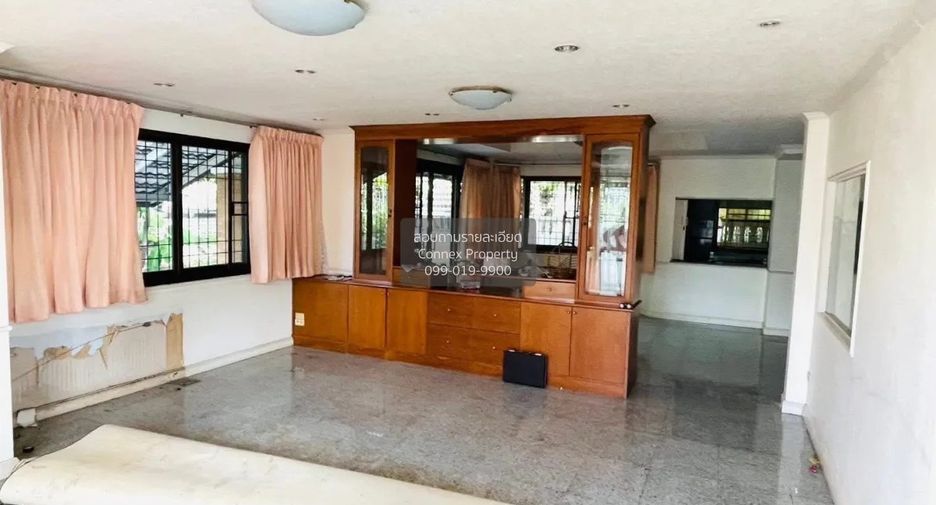For sale 4 bedrooms house in Khlong Sam Wa, Bangkok