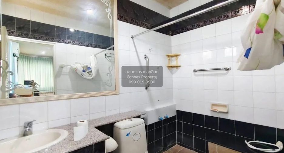 For sale 4 bedrooms house in Khlong Sam Wa, Bangkok