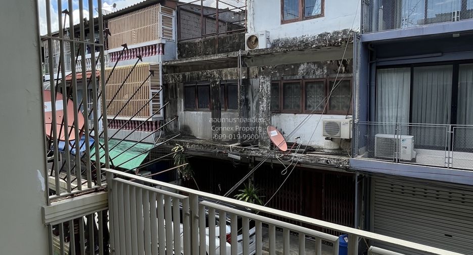 出售 2 卧室 联排别墅 在 Phra Khanong, 曼谷