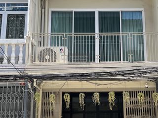 出售 2 卧室 联排别墅 在 Phra Khanong, 曼谷