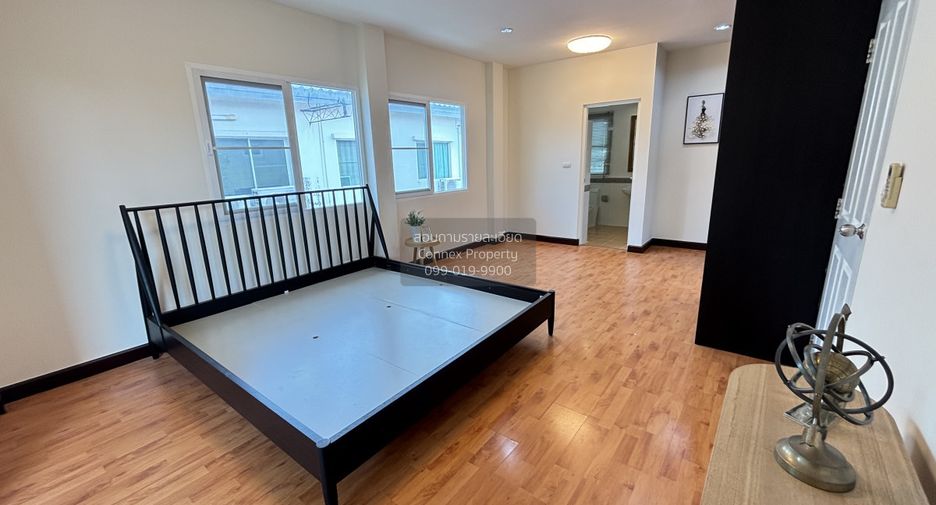 For sale 4 bedrooms house in Bang Khun Thian, Bangkok