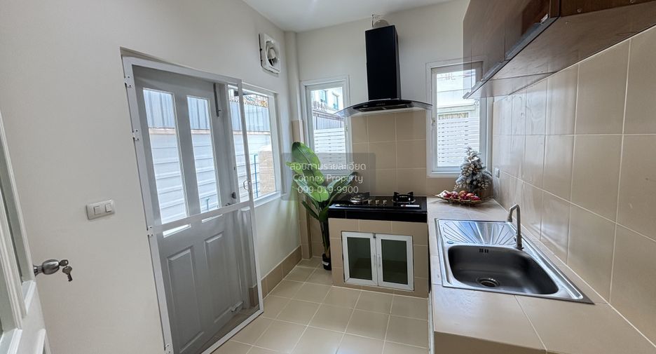 For sale 4 bedrooms house in Bang Khun Thian, Bangkok