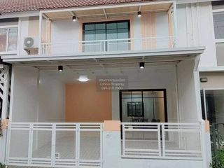 À vendre 3 chambres maison de ville à Khlong Luang, Pathum Thani
