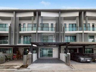 For sale 3 ベッドルーム townhouse in Taling Chan, Bangkok