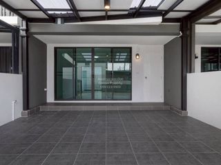 For sale 3 ベッドルーム townhouse in Taling Chan, Bangkok