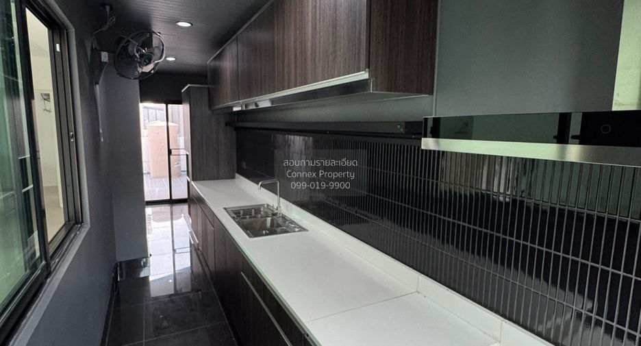 For sale 4 bedrooms house in Khlong Sam Wa, Bangkok