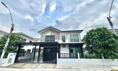 For sale 4 bedrooms house in Khlong Sam Wa, Bangkok