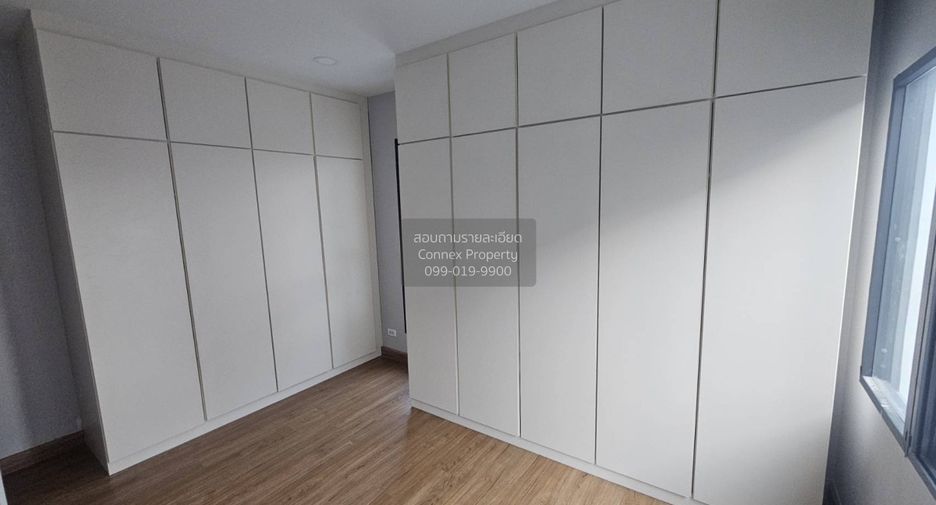 For sale 4 bedrooms house in Bang Khun Thian, Bangkok