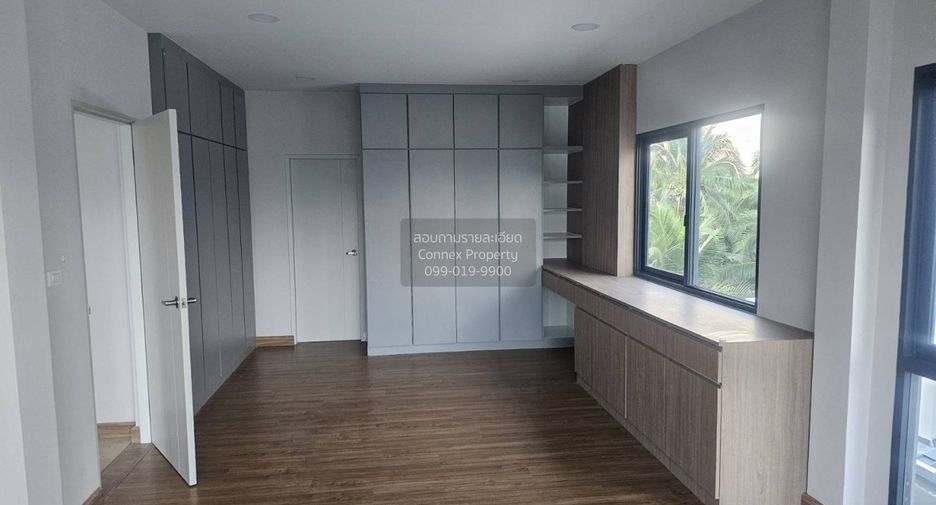 For sale 4 bedrooms house in Bang Khun Thian, Bangkok