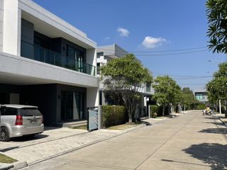 For sale 4 bedrooms house in Bang Khun Thian, Bangkok