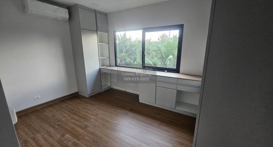 For sale 4 bedrooms house in Bang Khun Thian, Bangkok
