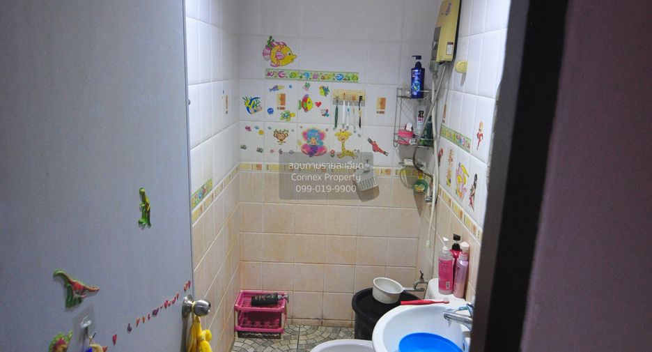 Casa adosada en venta de 3 habitaciones en Bang Kapi, Bangkok
