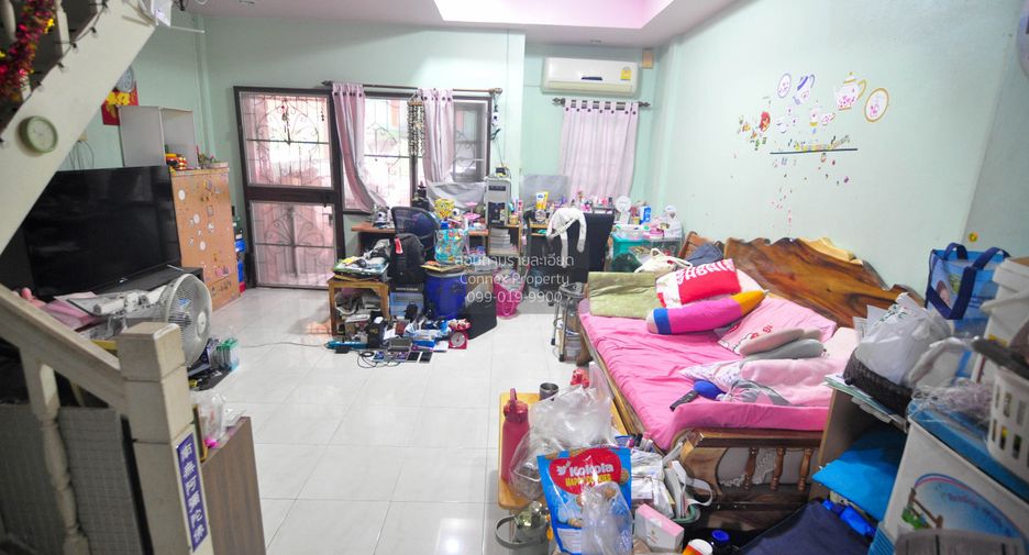 Casa adosada en venta de 3 habitaciones en Bang Kapi, Bangkok