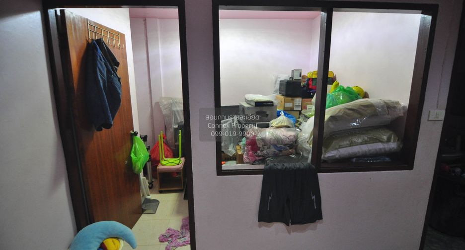 Casa adosada en venta de 3 habitaciones en Bang Kapi, Bangkok