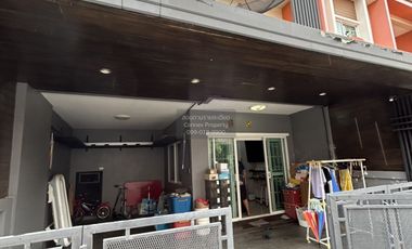 For sale 3 bedrooms townhouse in Mueang Samut Sakhon, Samut Sakhon
