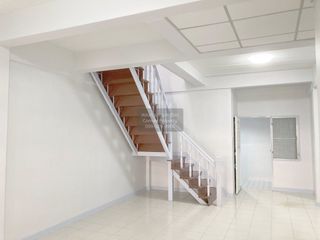 À vendre 3 chambres maison de ville à Mueang Samut Prakan, Samut Prakan