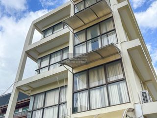 Local comercial en venta de 3 habitaciones en Bang Kapi, Bangkok