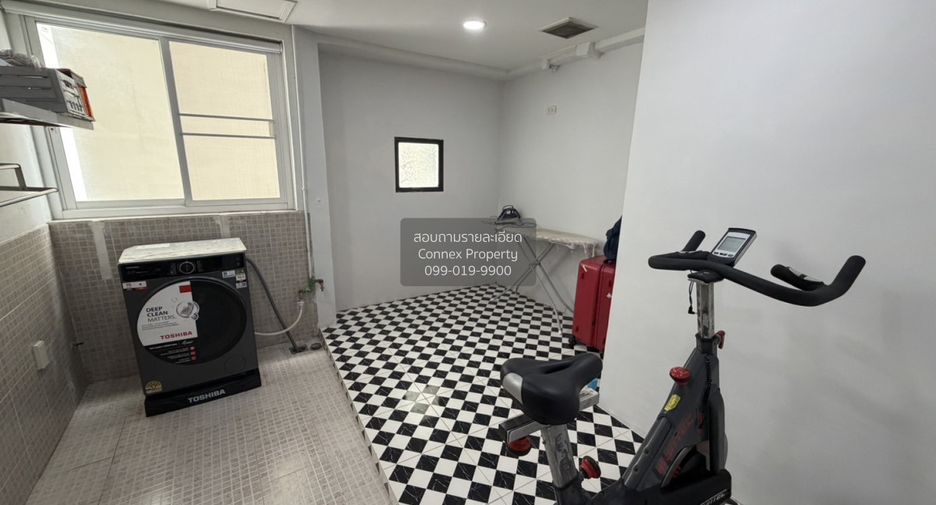 For sale 3 bedrooms condo in Khlong Toei, Bangkok