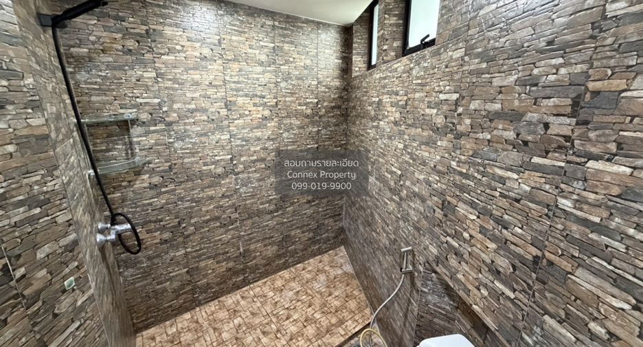 For sale 3 bedrooms condo in Khlong Toei, Bangkok