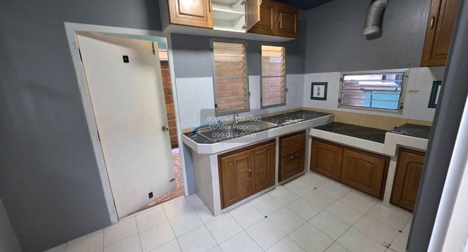For sale 5 bedrooms house in Bang Khun Thian, Bangkok