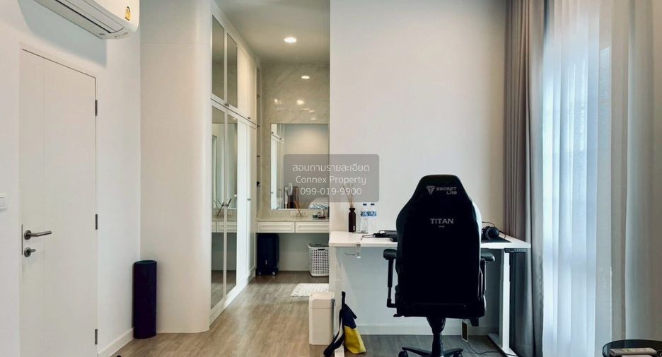 For sale 4 bedrooms house in Khlong Sam Wa, Bangkok