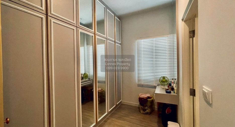 For sale 4 bedrooms house in Khlong Sam Wa, Bangkok