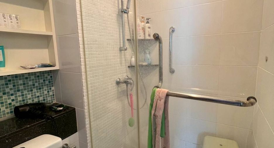 À vendre 2 chambres condo à Khlong Toei, Bangkok