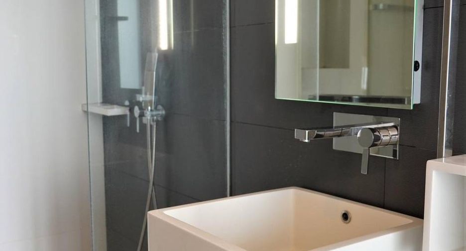 For sale 1 bed condo in Khlong San, Bangkok