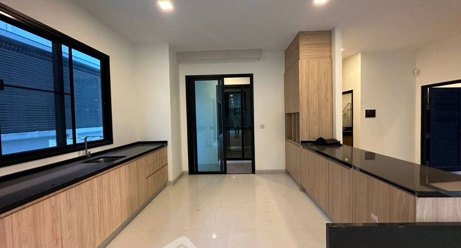 For sale 3 bedrooms house in Mueang Chon Buri, Chonburi