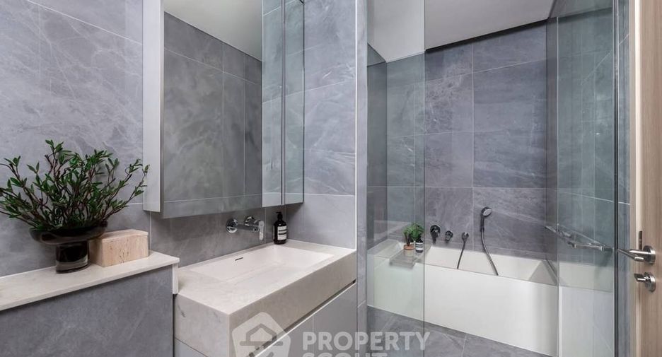 For sale 3 bedrooms condo in Khlong Toei, Bangkok