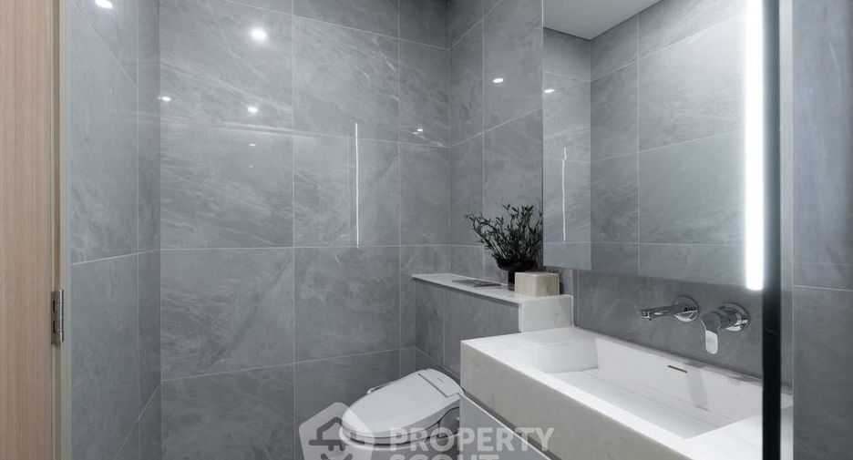 For sale 3 bedrooms condo in Khlong Toei, Bangkok