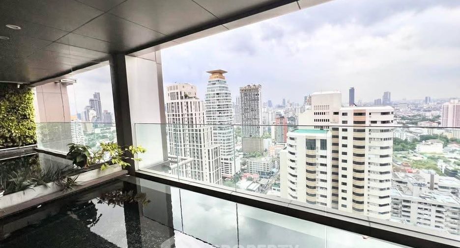 For sale 3 bedrooms condo in Khlong Toei, Bangkok