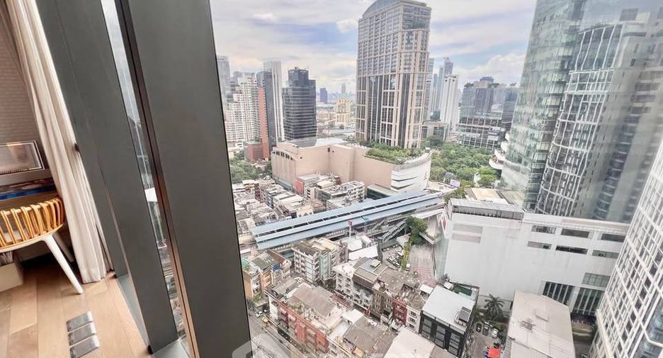 For sale 3 bedrooms condo in Khlong Toei, Bangkok