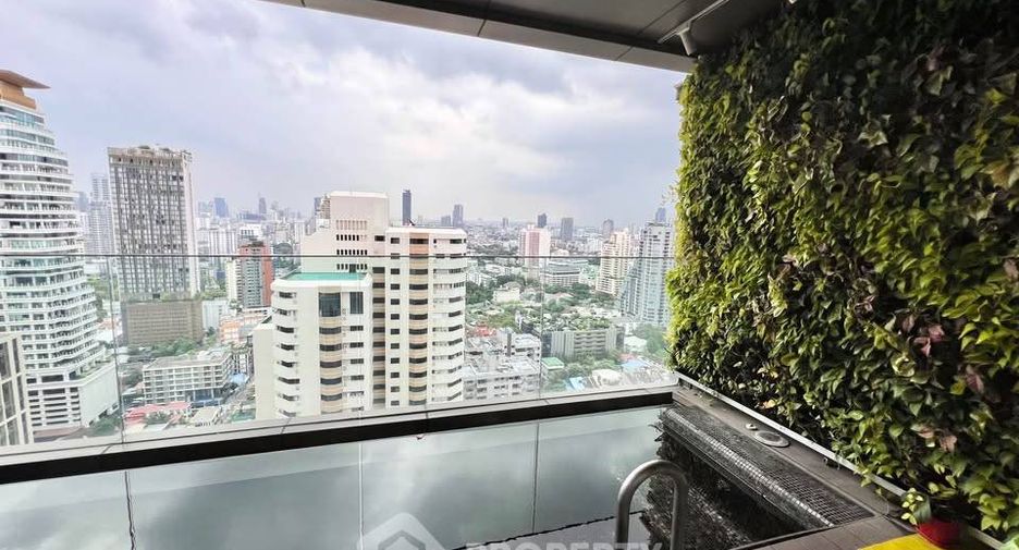 For sale 3 bedrooms condo in Khlong Toei, Bangkok