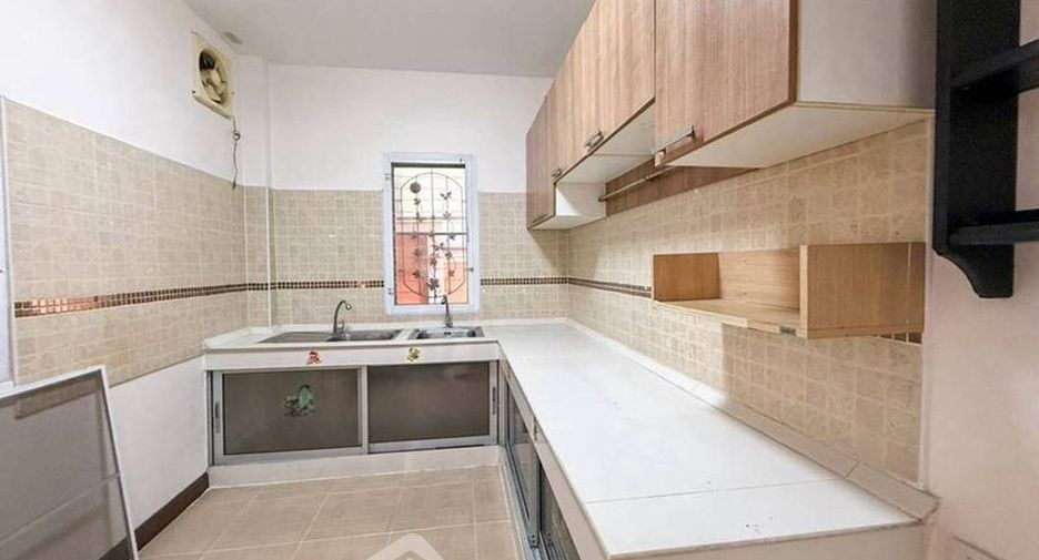 Продажа 3 спальни дом в Si Racha, Чонбури