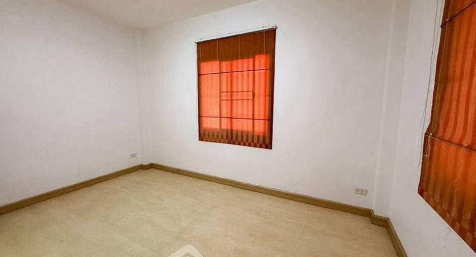 Продажа 3 спальни дом в Si Racha, Чонбури