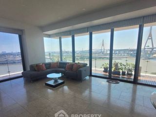 Condo en venta de 3 habitaciones en Yan Nawa, Bangkok