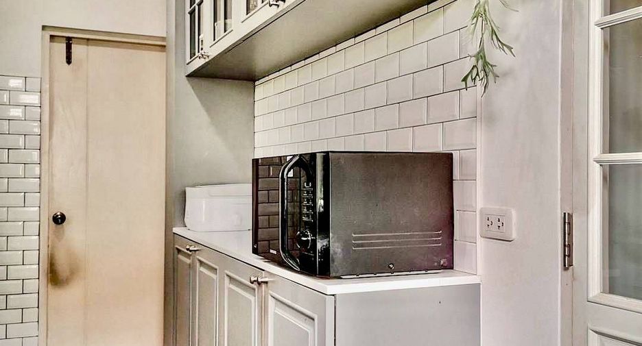 For sale 4 bedrooms house in Lat Krabang, Bangkok