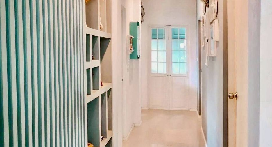 For sale 4 bedrooms house in Lat Krabang, Bangkok