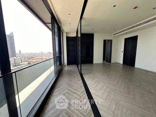 Продажа 3 спальни кондо в Кхлонг Сан, Бангкок