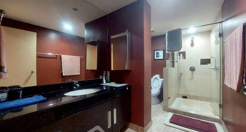 For sale 2 bedrooms condo in Phaya Thai, Bangkok