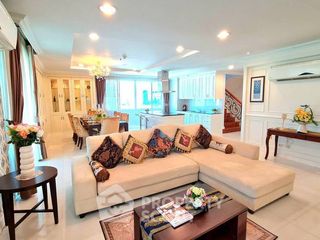 For rent 4 bedrooms apartment in Watthana, Bangkok