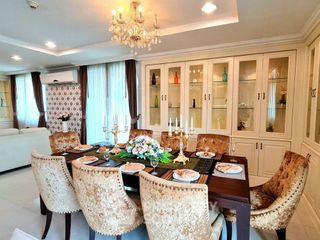 For rent 4 bedrooms apartment in Watthana, Bangkok