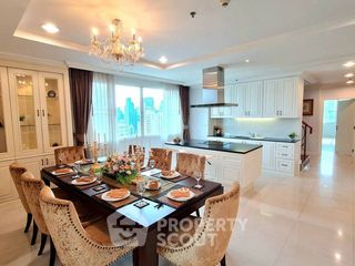 For rent 4 bedrooms apartment in Watthana, Bangkok