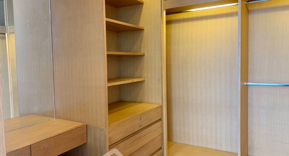 For rent 3 bedrooms apartment in Watthana, Bangkok