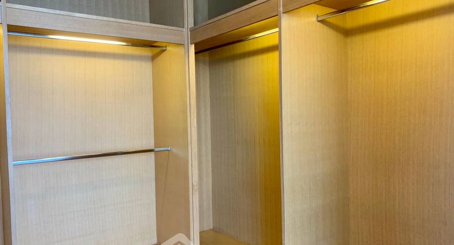 For rent 3 bedrooms apartment in Watthana, Bangkok