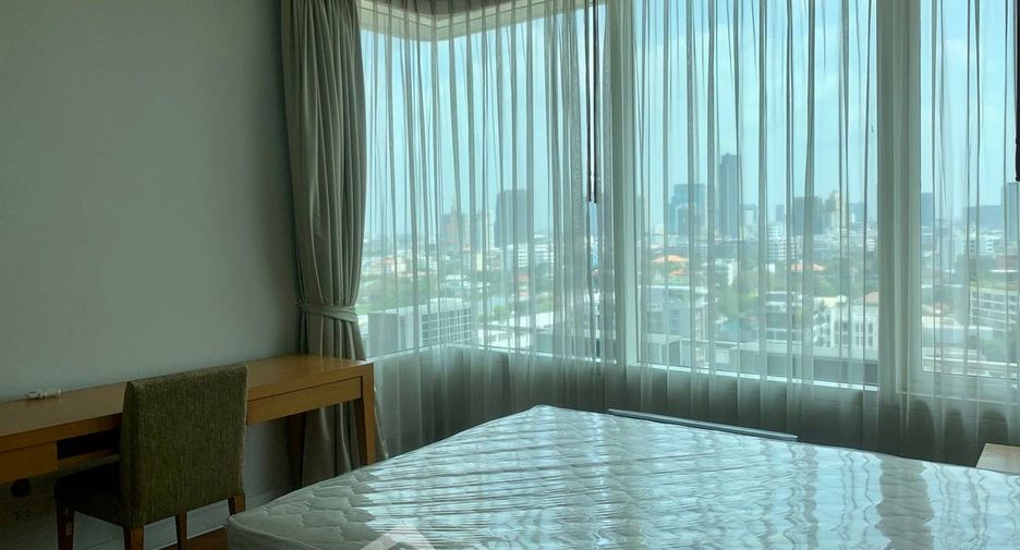 For rent 3 bedrooms apartment in Watthana, Bangkok