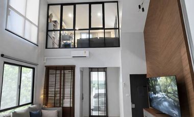 Casa adosada en alquiler de 4 habitaciones en Suan Luang, Bangkok